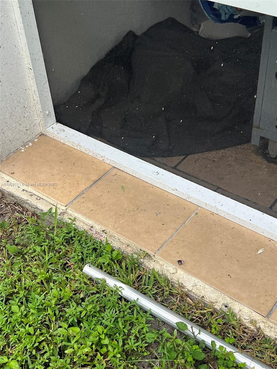 281 3 / 2 1140 sq. ft. $ 2025-10-27 0 Photo