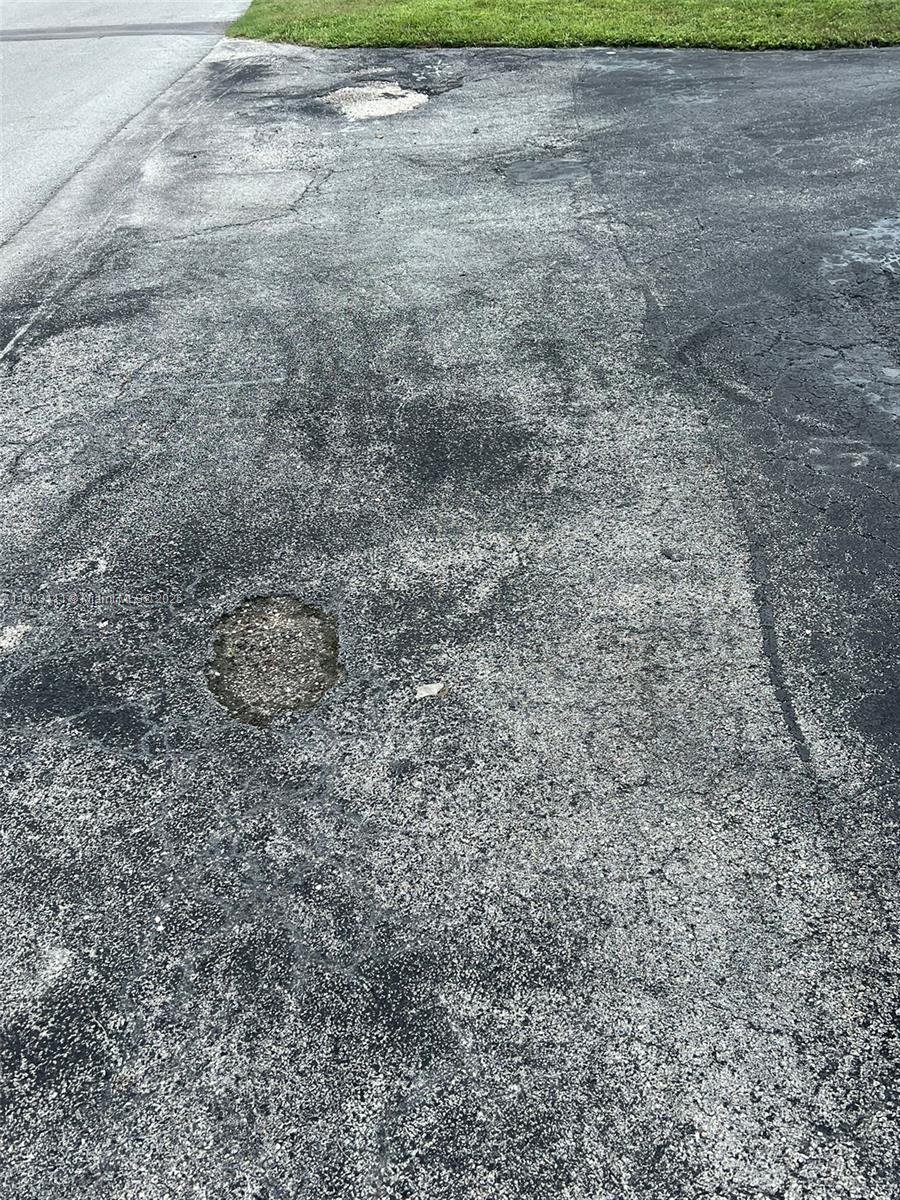 281 3 / 2 1140 sq. ft. $ 2025-10-27 0 Photo