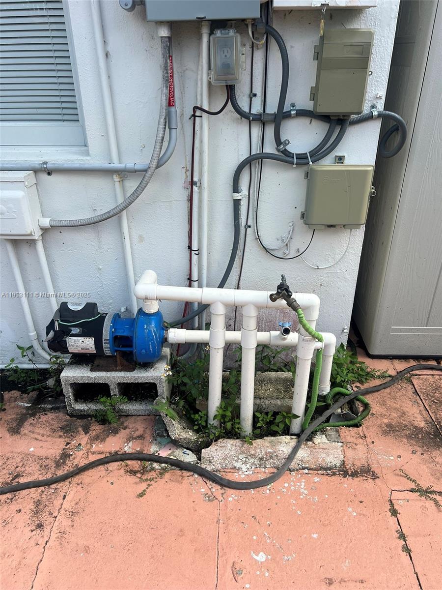 281 3 / 2 1140 sq. ft. $ 2025-10-27 0 Photo