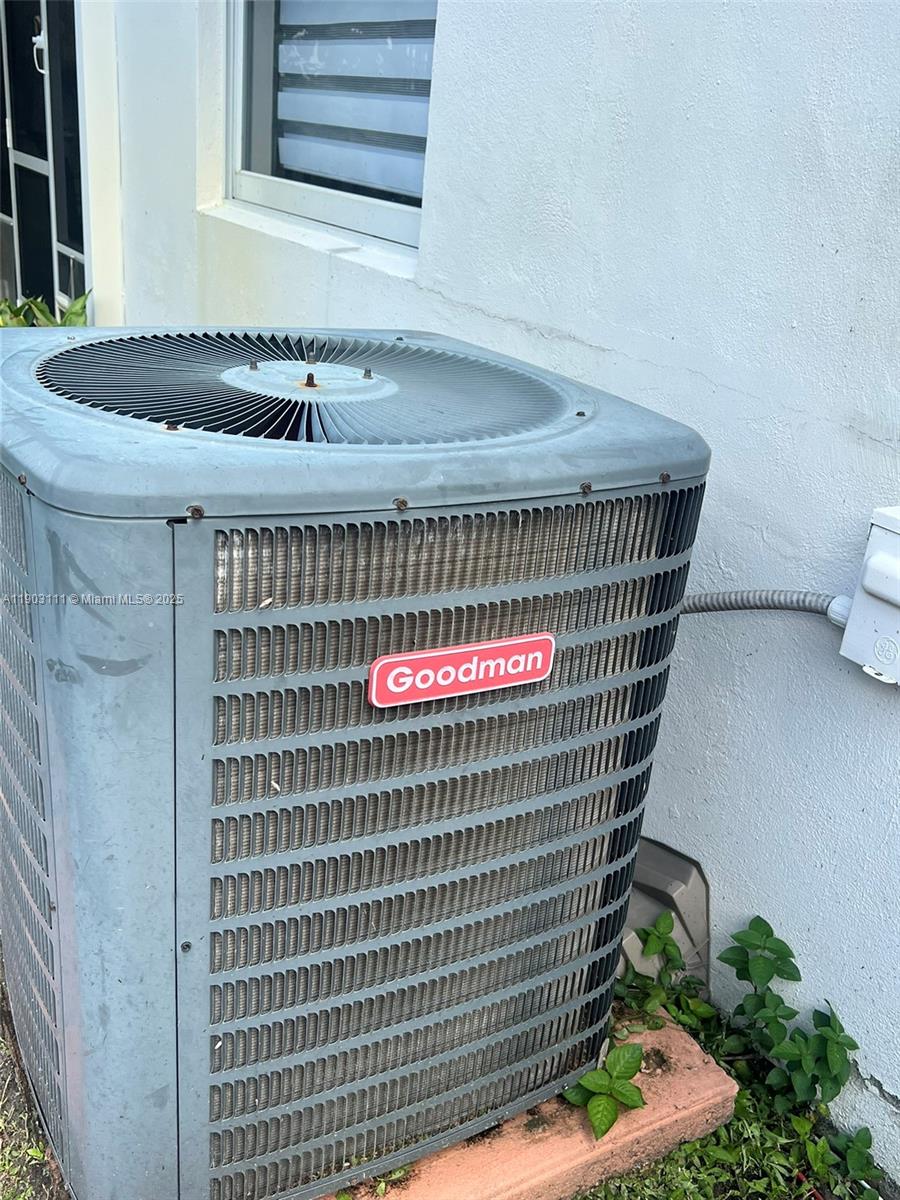 281 3 / 2 1140 sq. ft. $ 2025-10-27 0 Photo