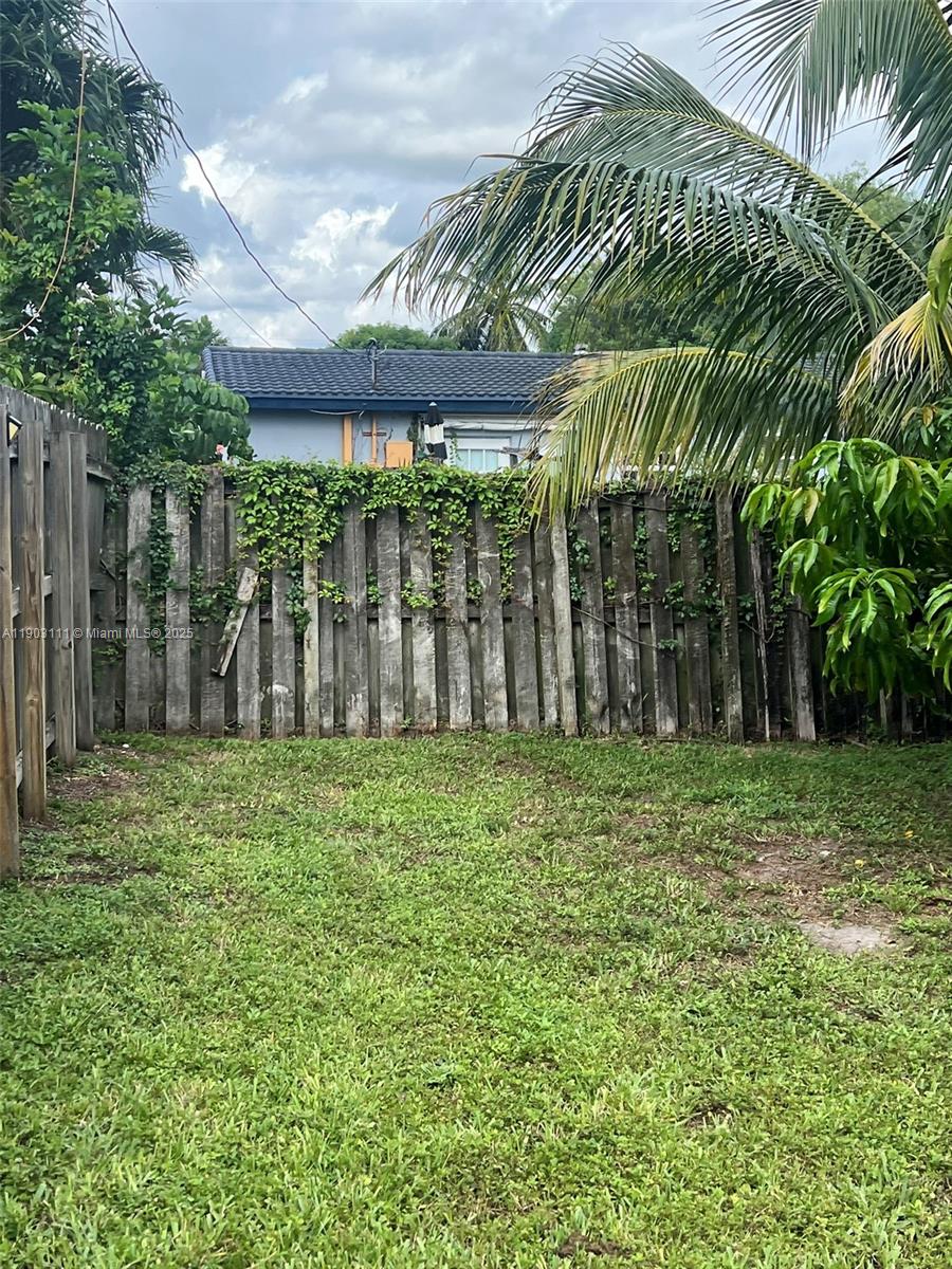 281 3 / 2 1140 sq. ft. $ 2025-10-27 0 Photo