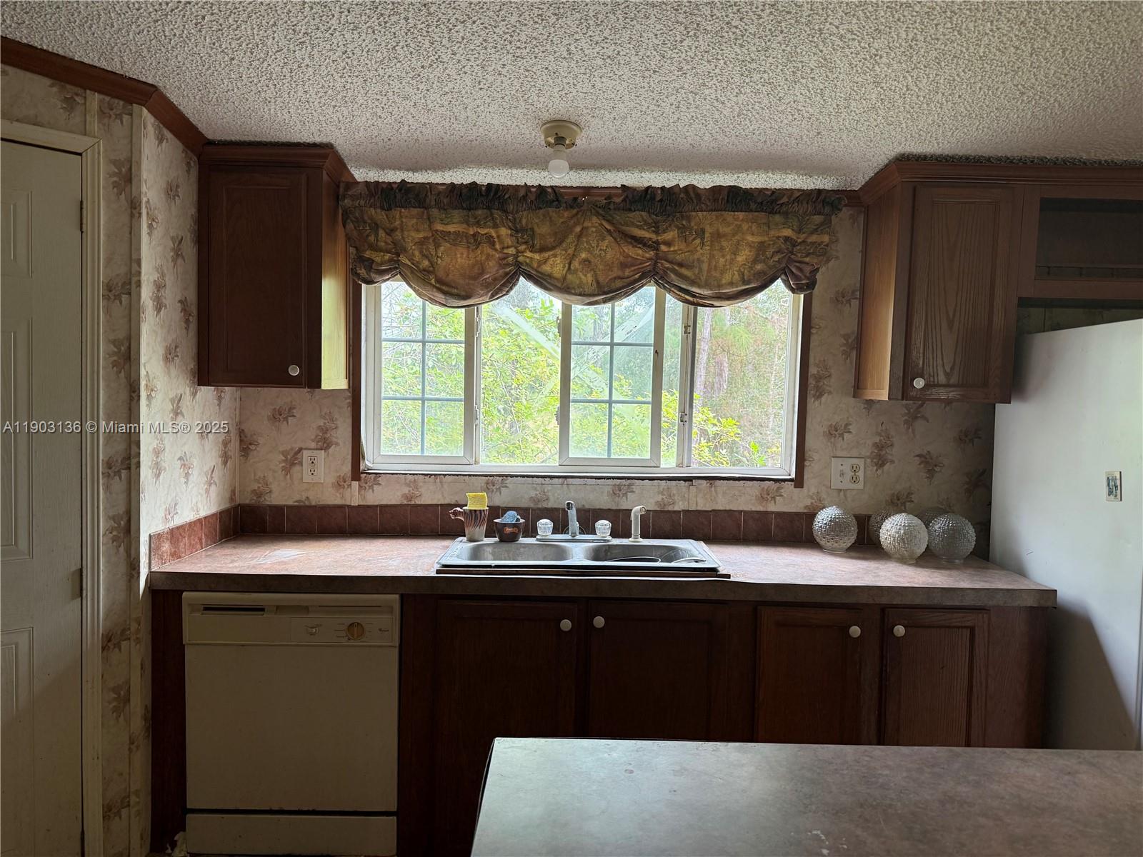 Подробнее   /   кв.футов $ 2025-10-27 0 Фото