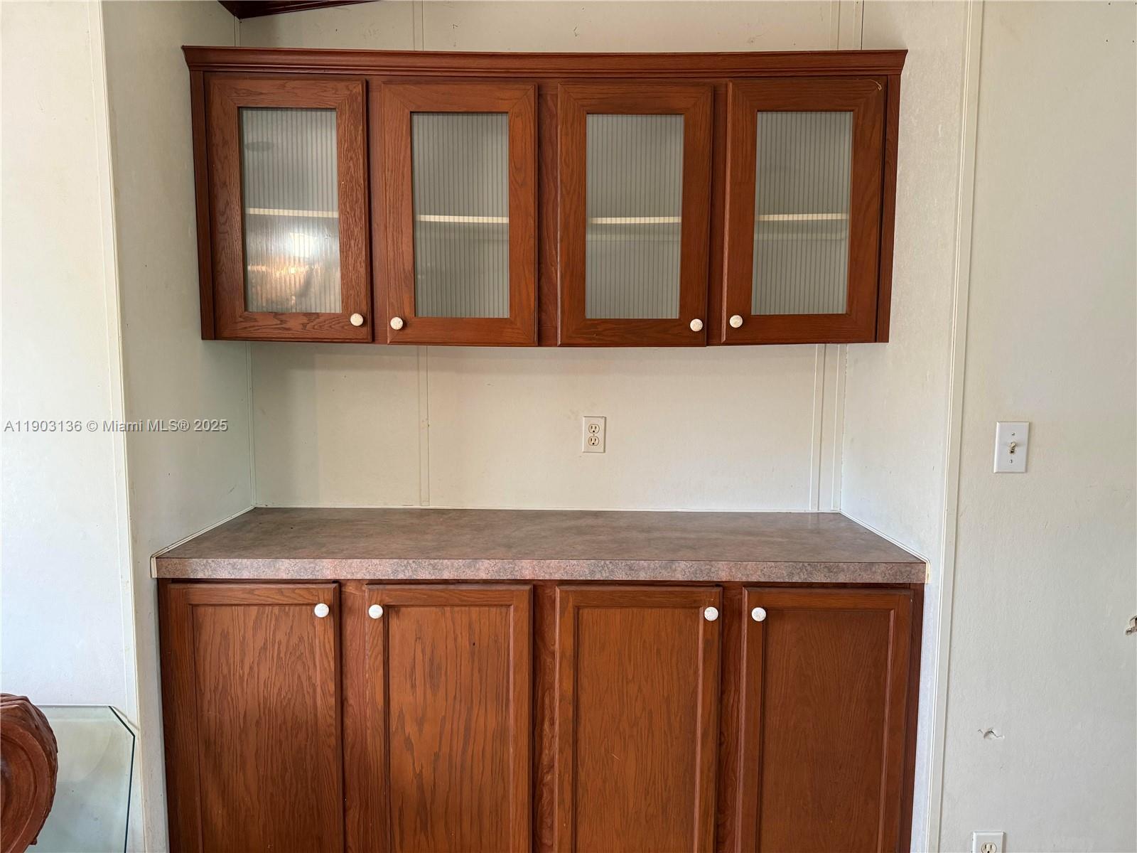 Подробнее   /   кв.футов $ 2025-10-27 0 Фото