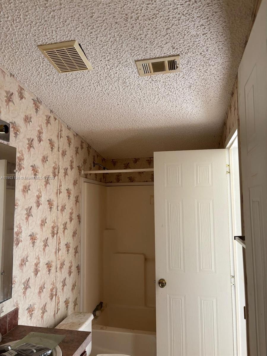 Подробнее   /   кв.футов $ 2025-10-27 0 Фото