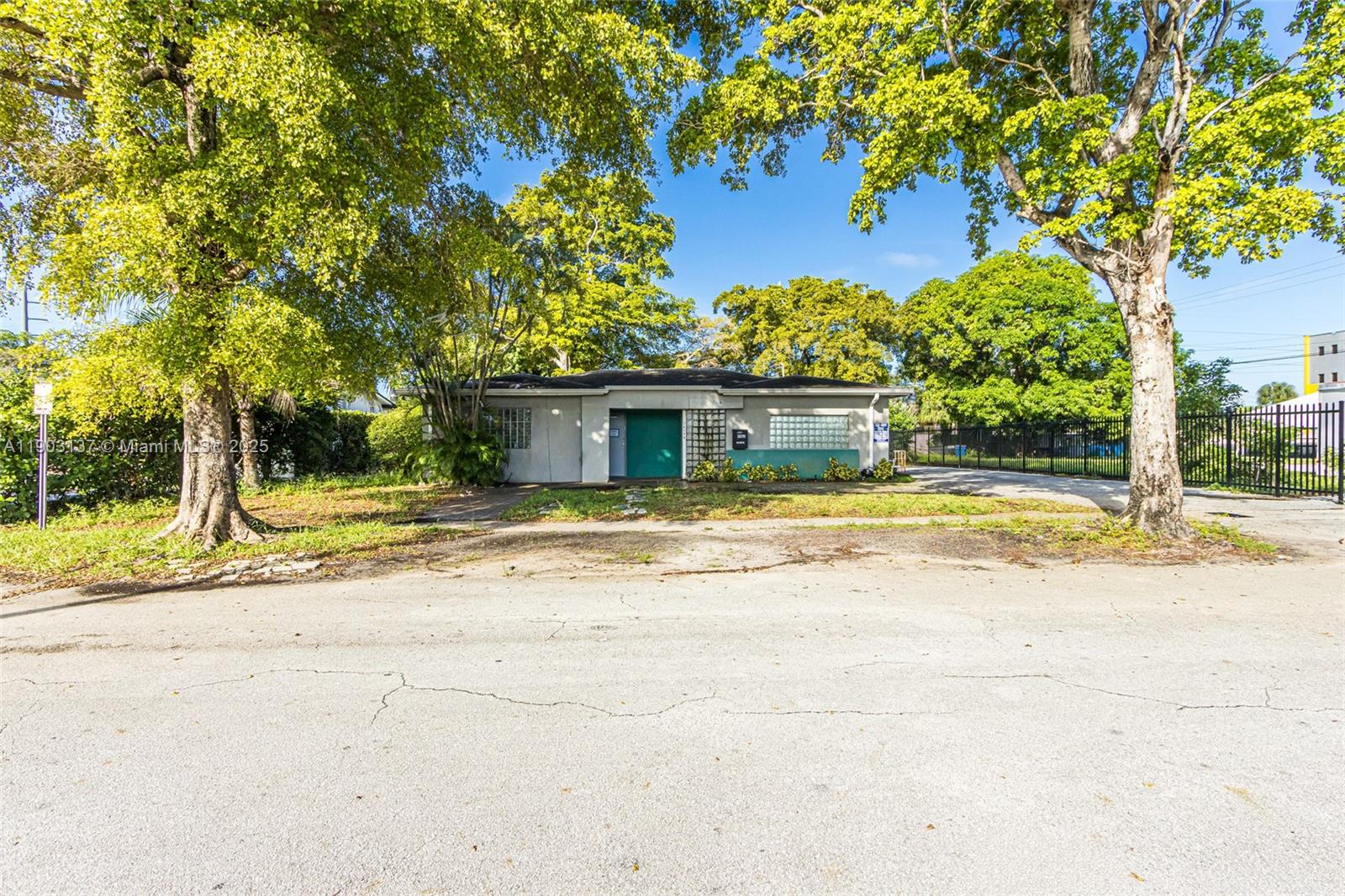   /   sq. ft. $ 2025-10-27 0 Photo