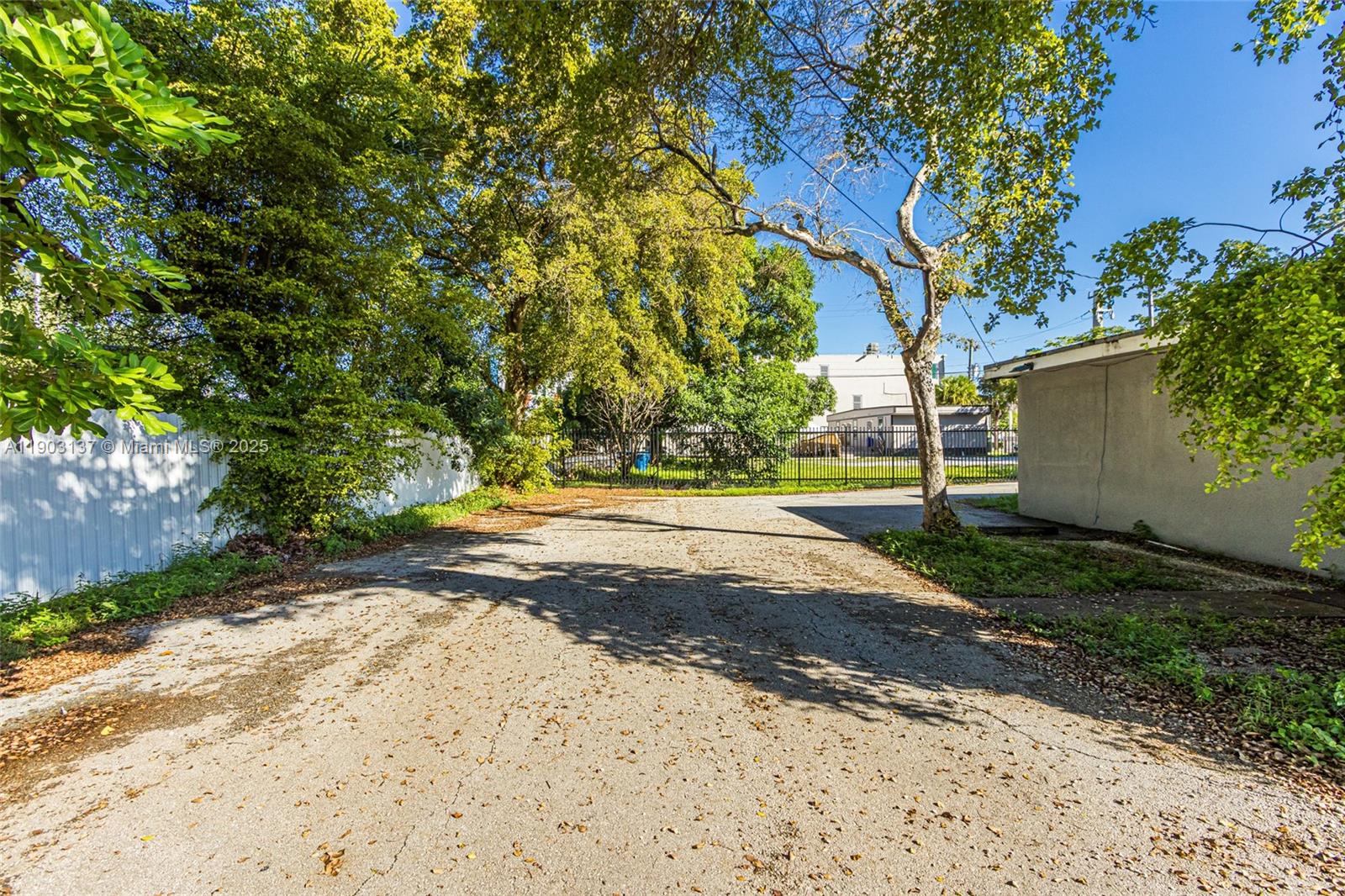   /   sq. ft. $ 2025-10-27 0 Photo