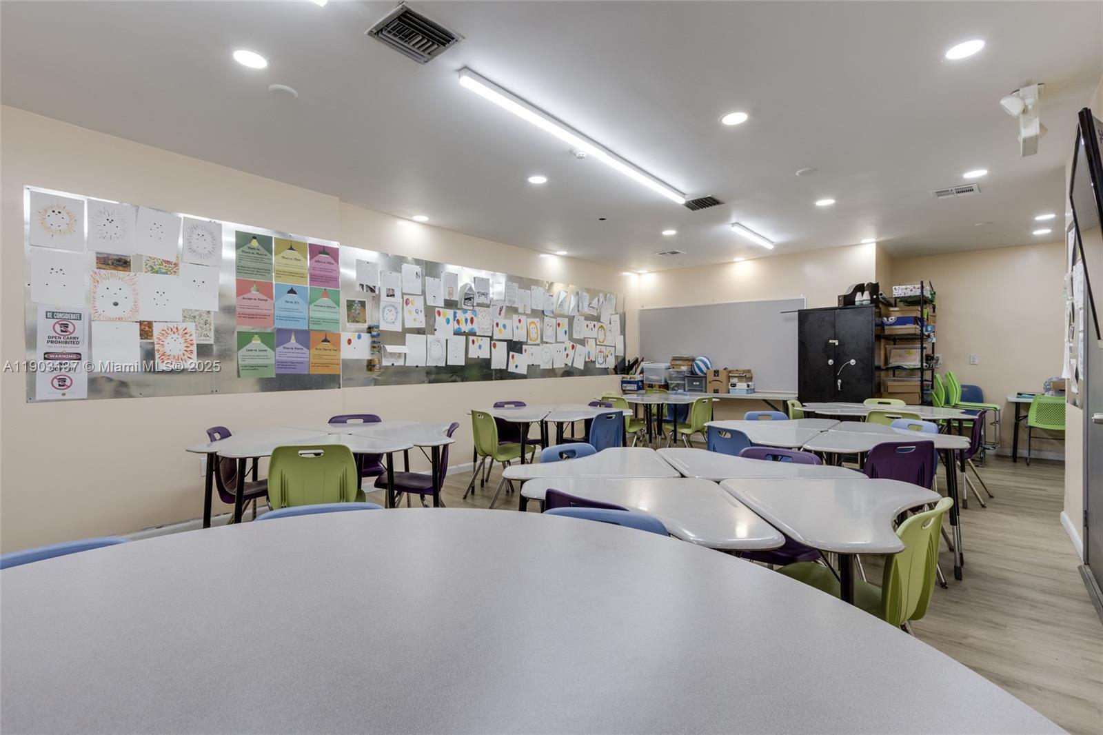   /   sq. ft. $ 2025-10-27 0 Photo