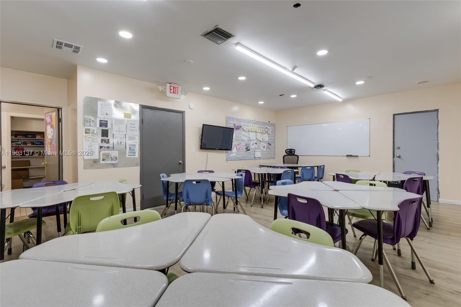   /   sq. ft. $ 2025-10-27 0 Photo