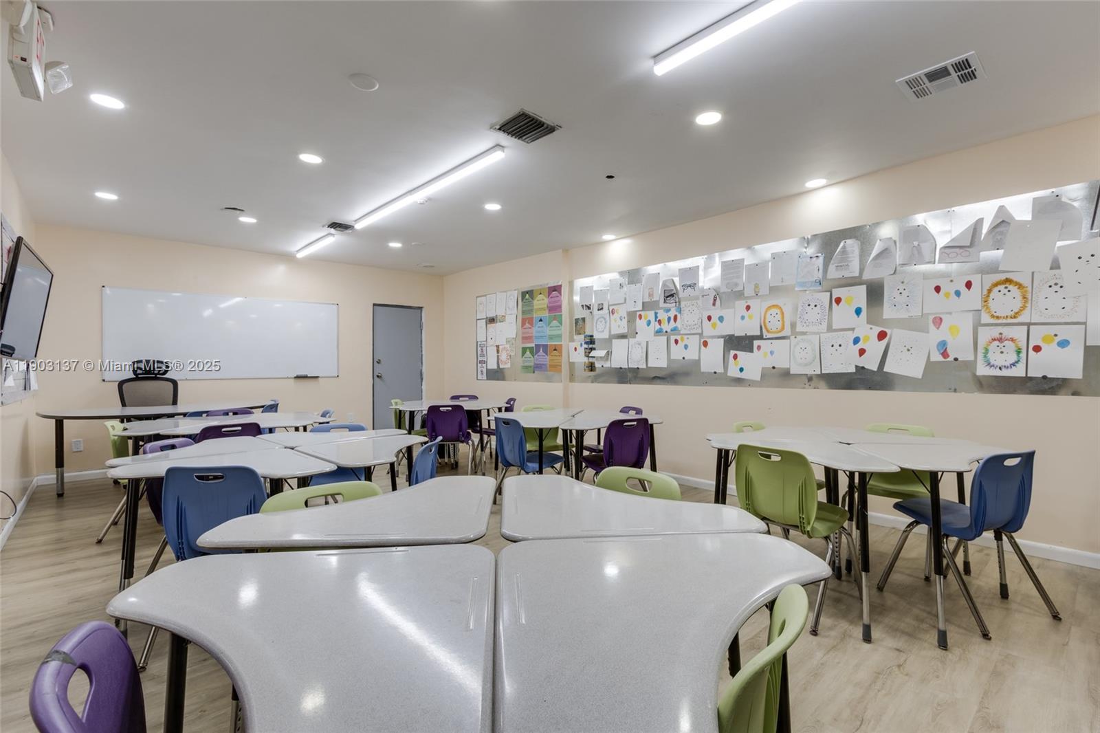   /   sq. ft. $ 2025-10-27 0 Photo