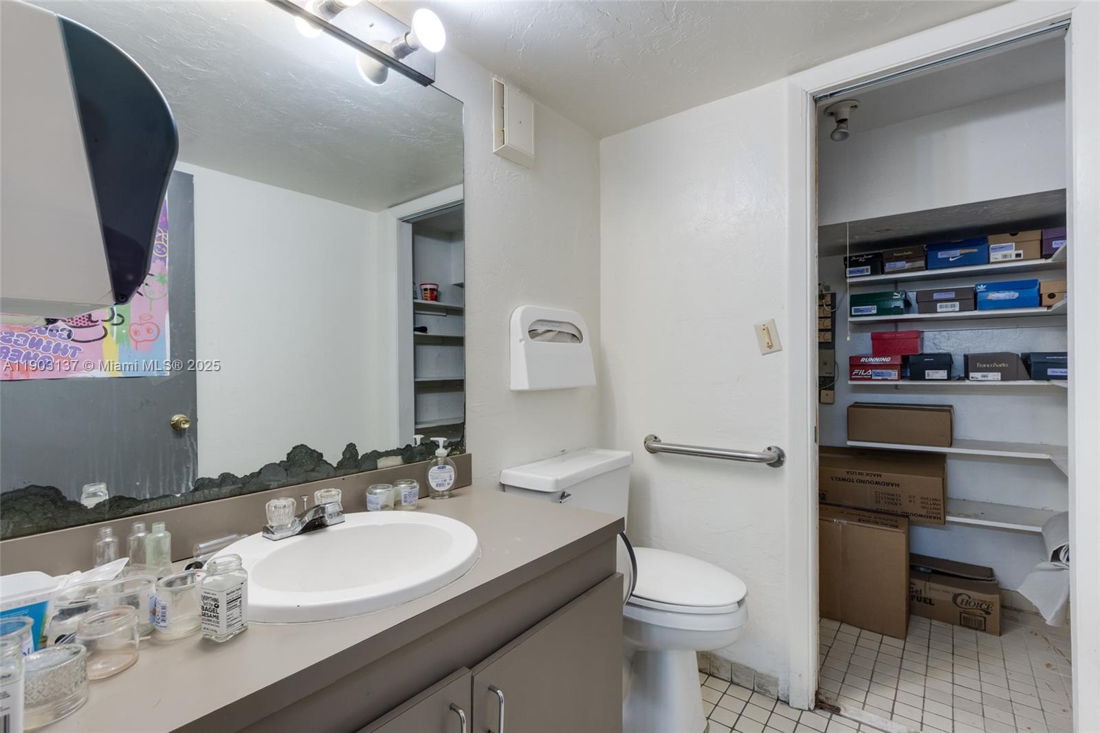   /   sq. ft. $ 2025-10-27 0 Photo