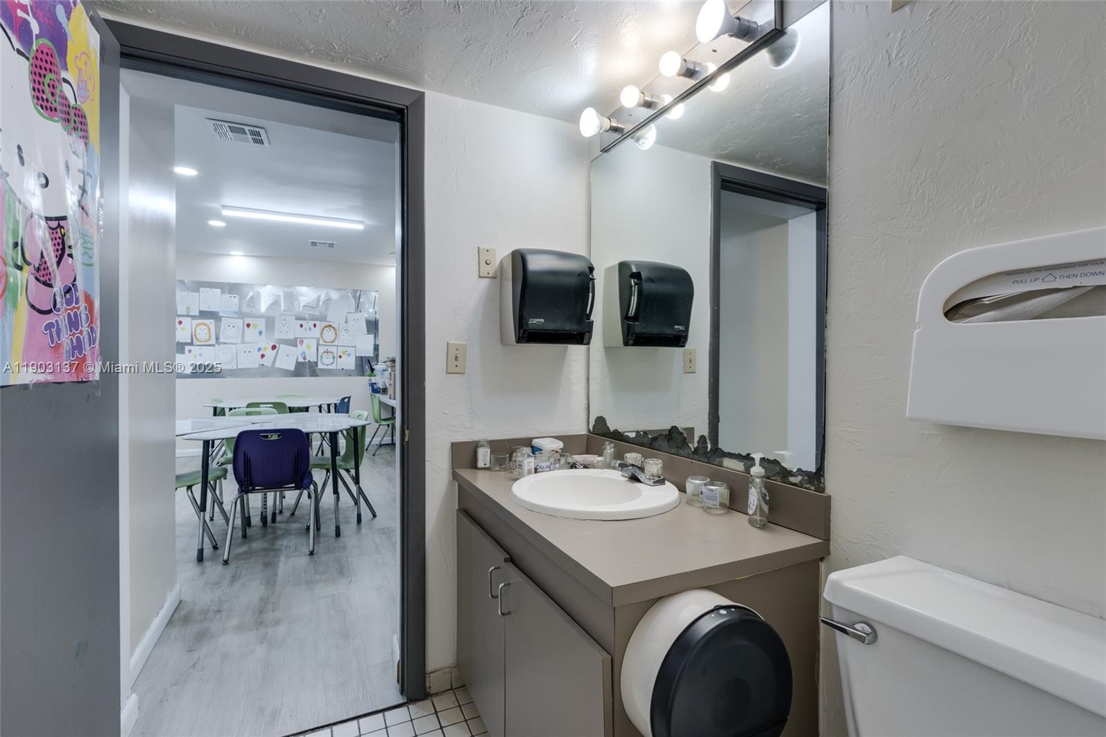   /   sq. ft. $ 2025-10-27 0 Photo