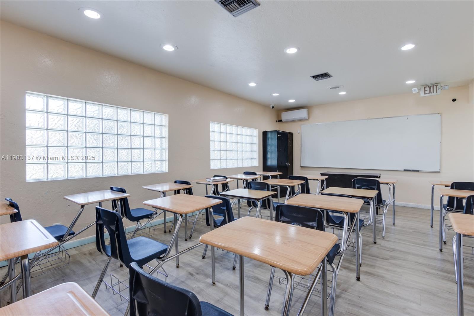   /   sq. ft. $ 2025-10-27 0 Photo