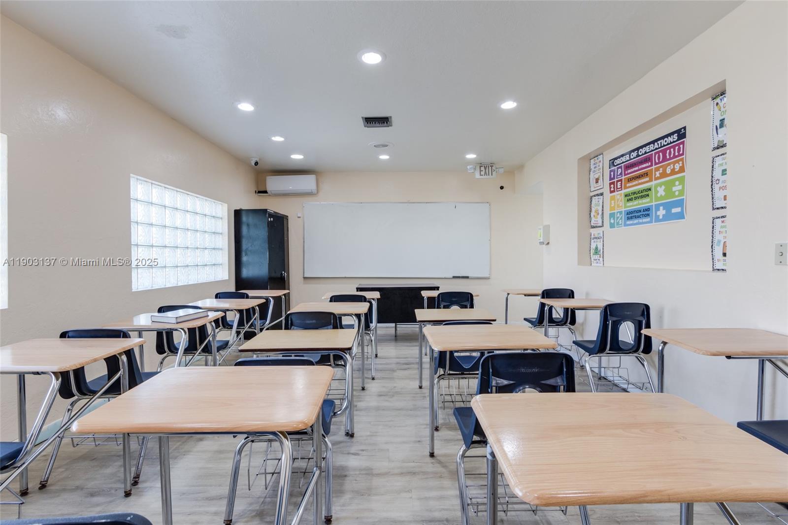   /   sq. ft. $ 2025-10-27 0 Photo