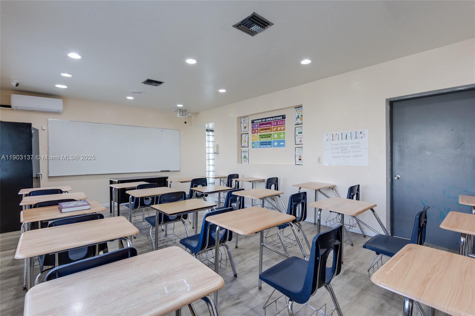   /   sq. ft. $ 2025-10-27 0 Photo