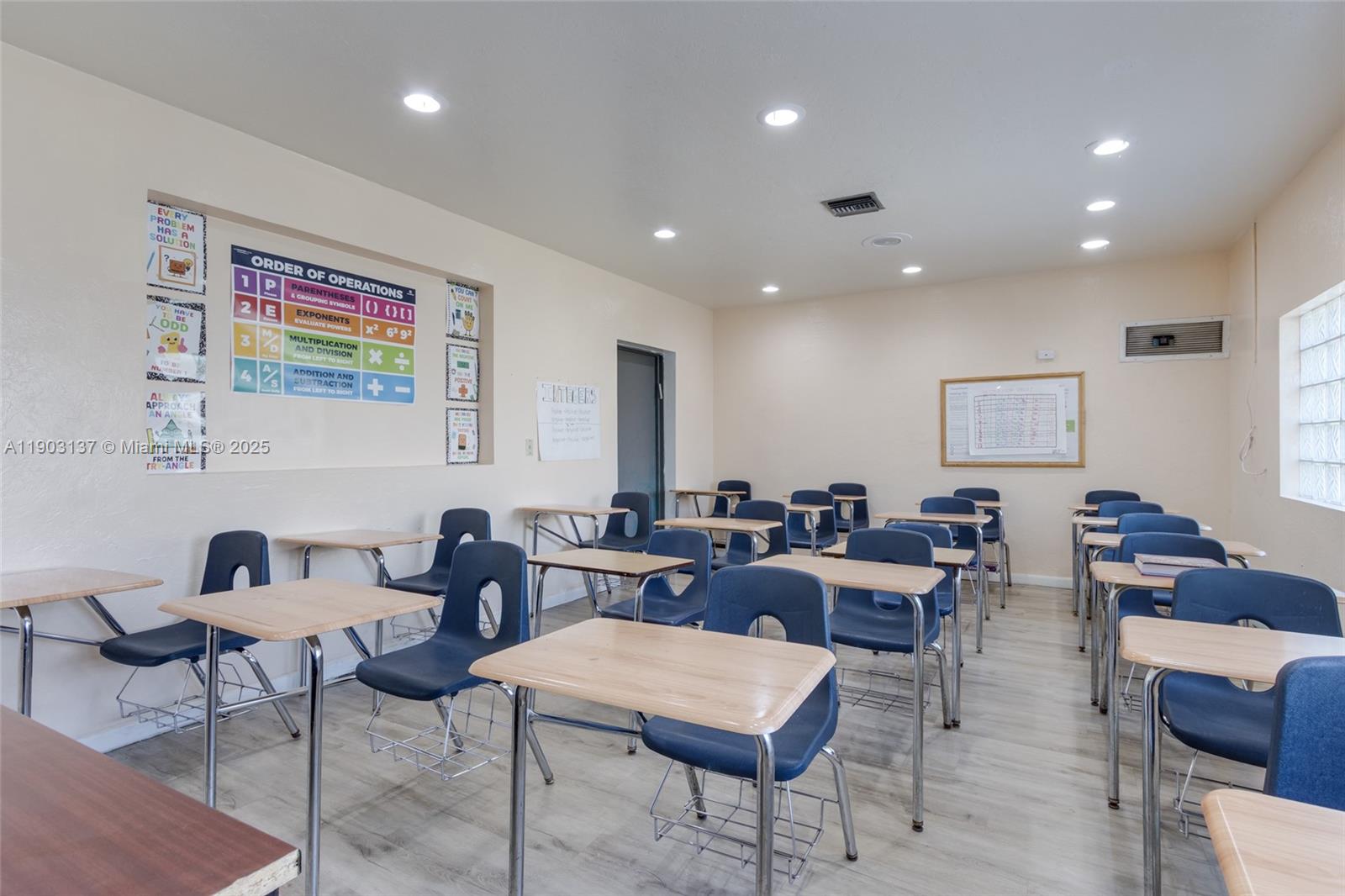   /   sq. ft. $ 2025-10-27 0 Photo