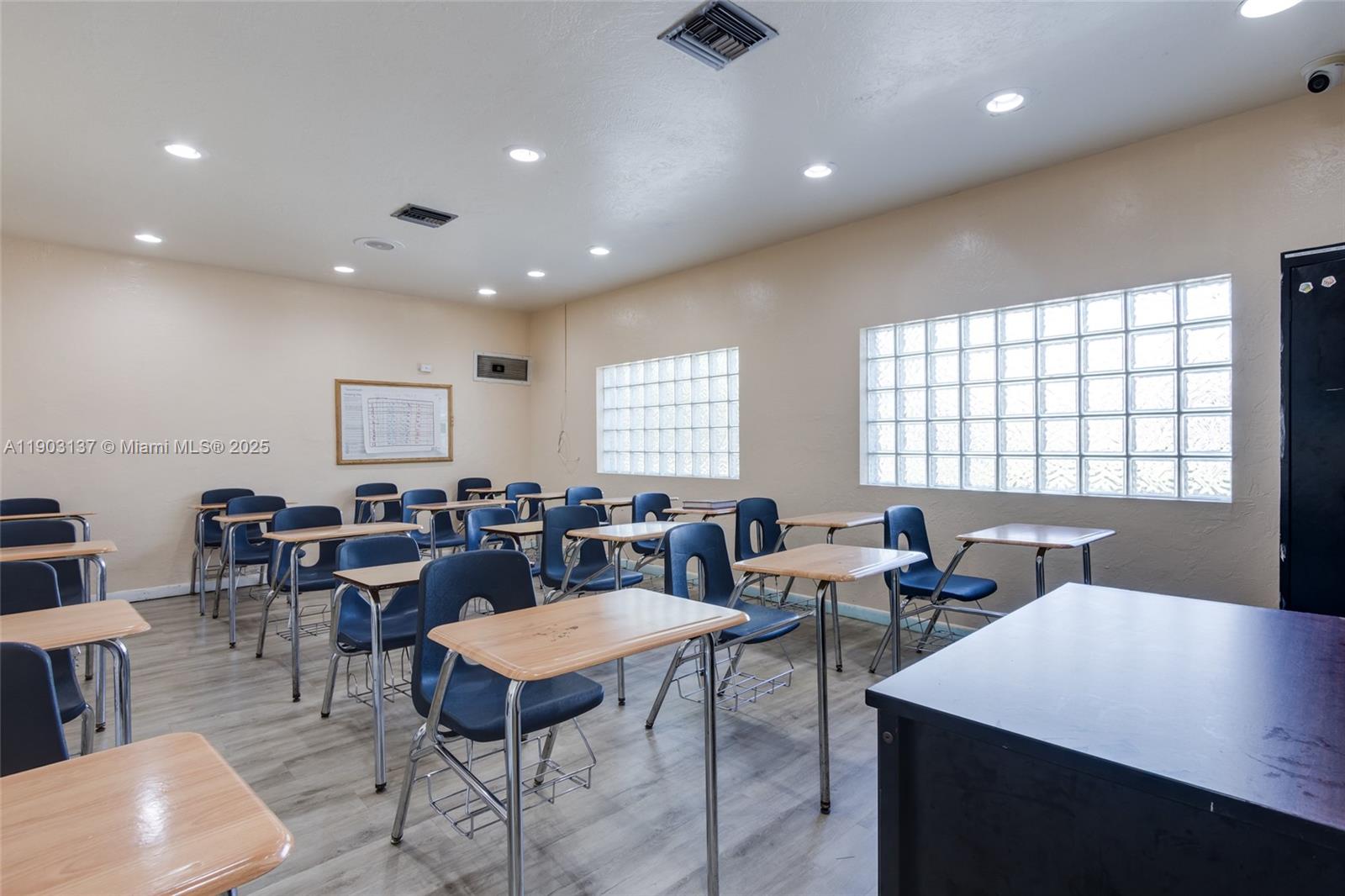   /   sq. ft. $ 2025-10-27 0 Photo