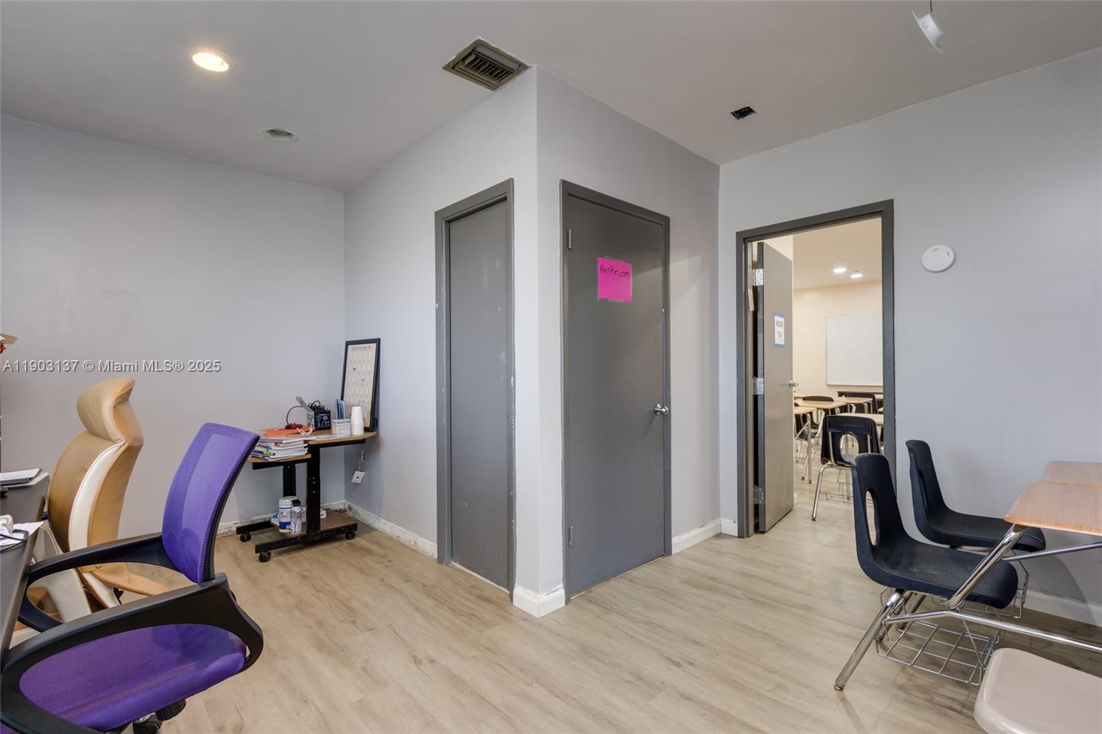   /   sq. ft. $ 2025-10-27 0 Photo