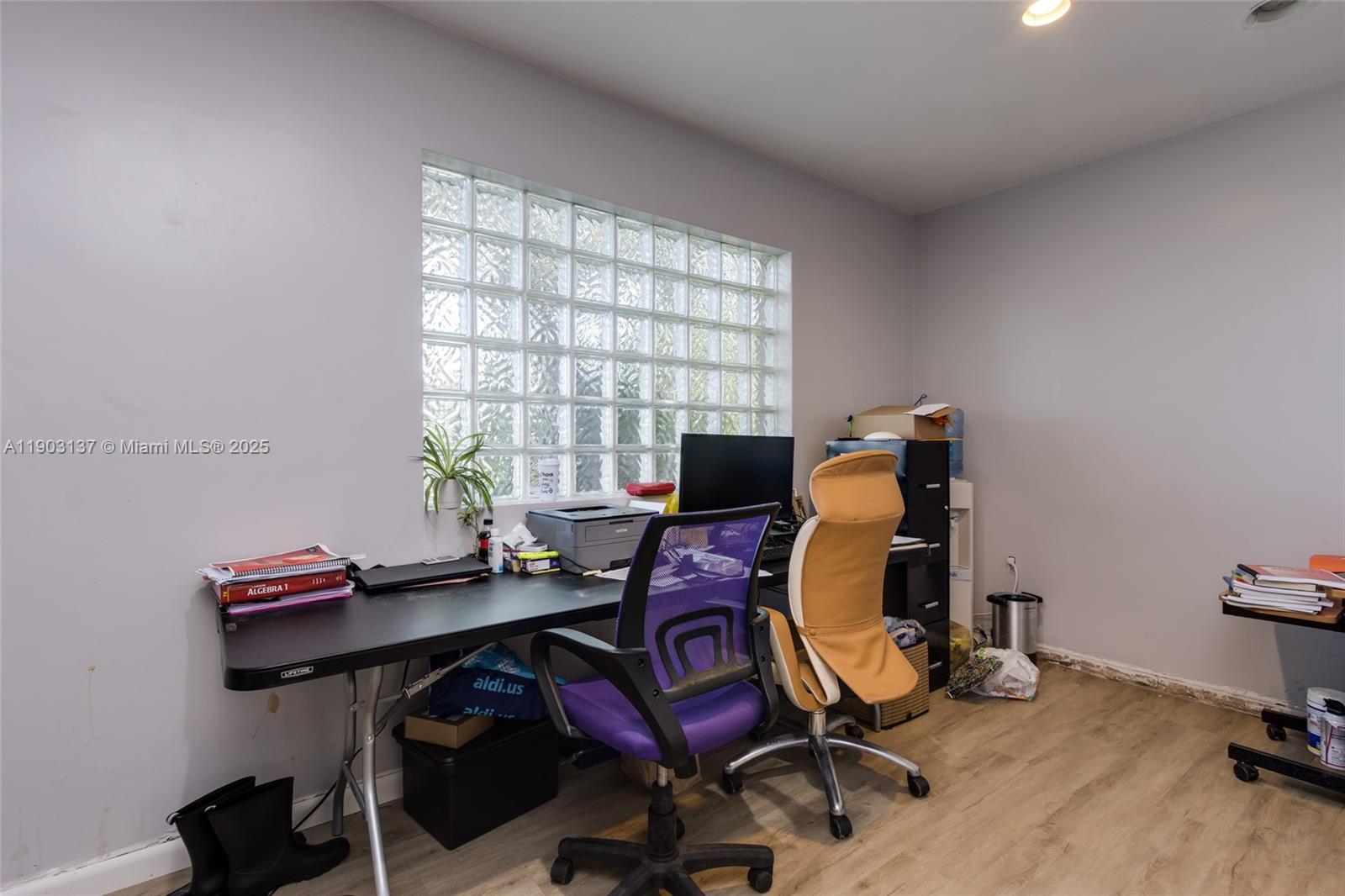   /   sq. ft. $ 2025-10-27 0 Photo