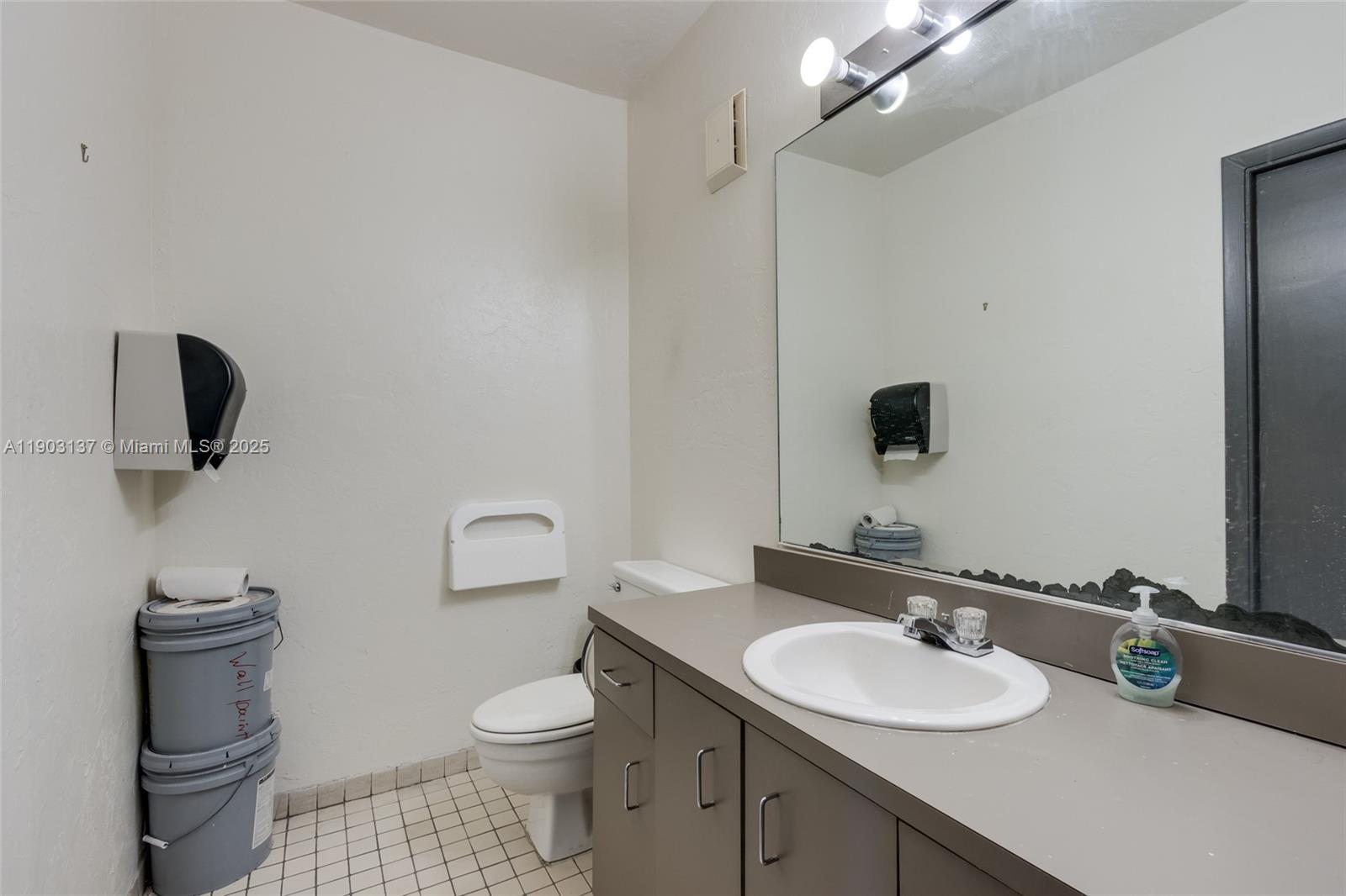   /   sq. ft. $ 2025-10-27 0 Photo