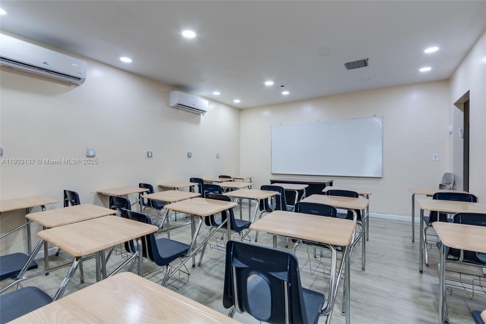   /   sq. ft. $ 2025-10-27 0 Photo