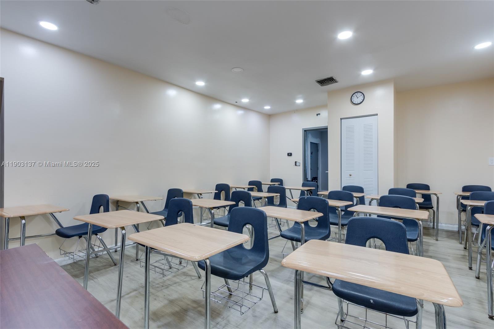   /   sq. ft. $ 2025-10-27 0 Photo