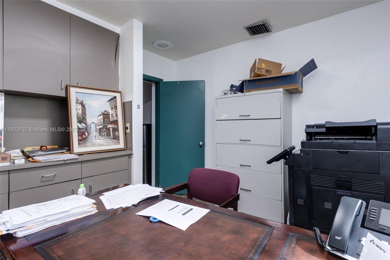   /   sq. ft. $ 2025-10-27 0 Photo