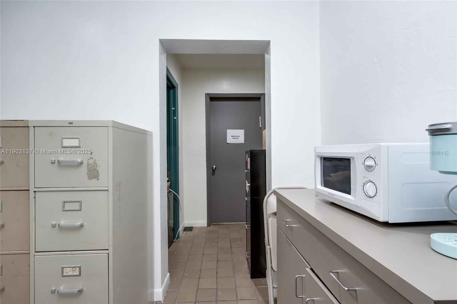   /   sq. ft. $ 2025-10-27 0 Photo