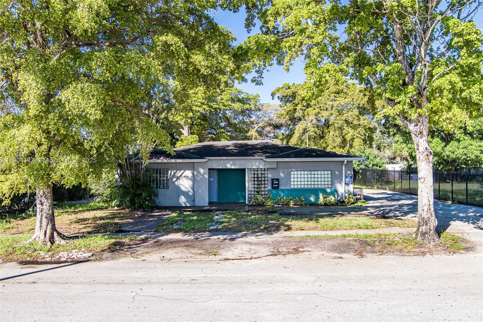   /   sq. ft. $ 2025-10-27 0 Photo