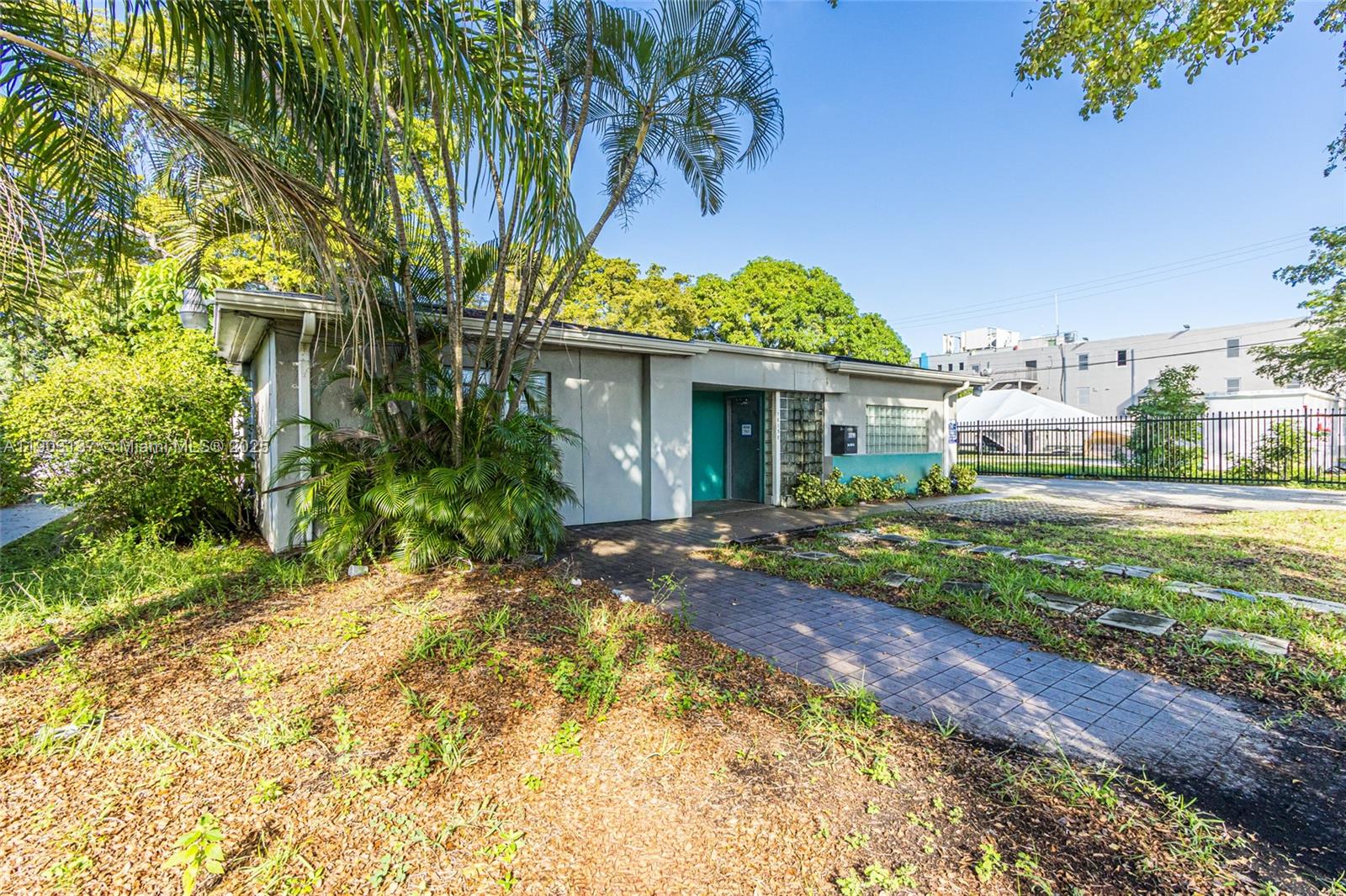   /   sq. ft. $ 2025-10-27 0 Photo