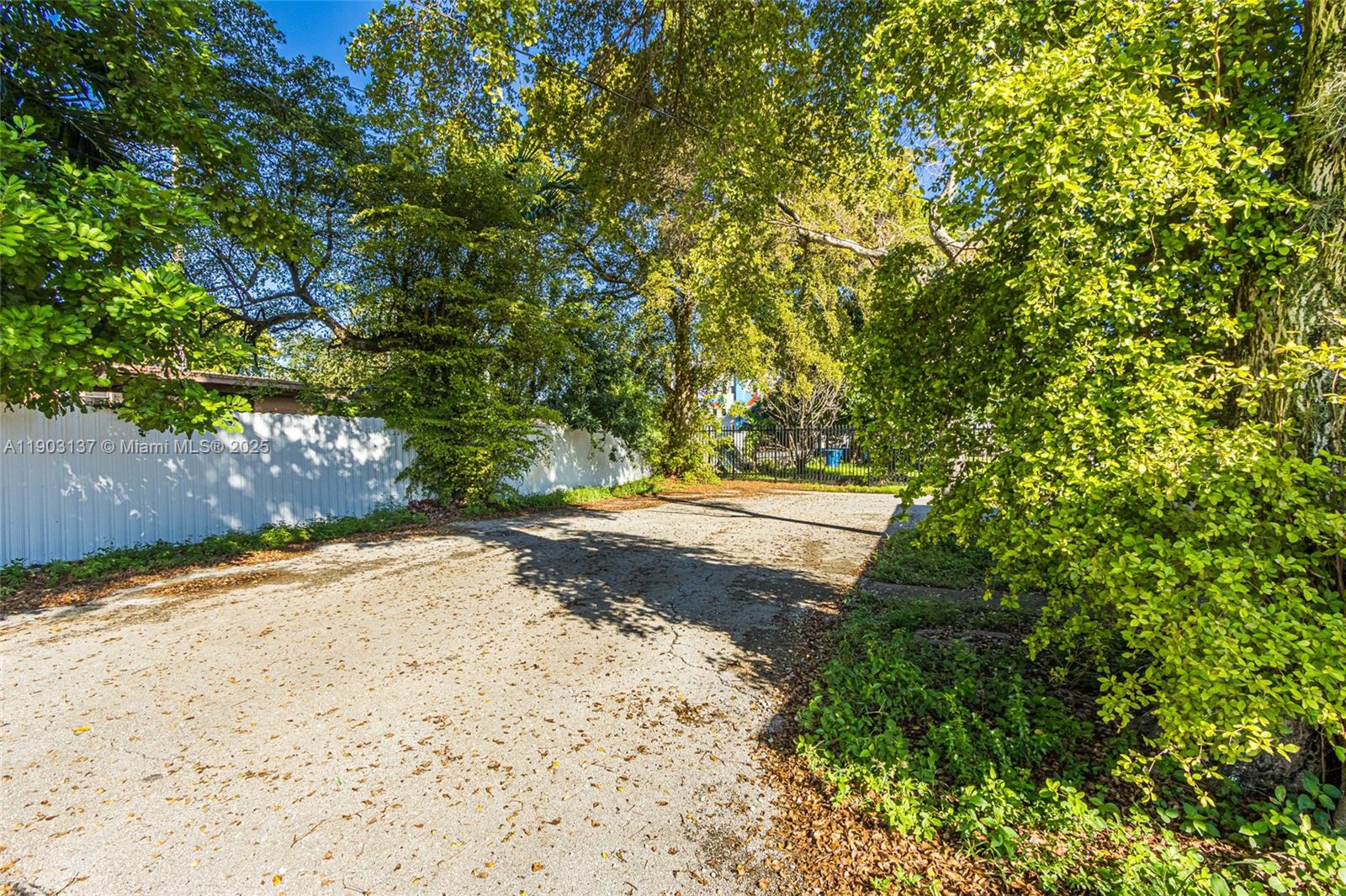   /   sq. ft. $ 2025-10-27 0 Photo