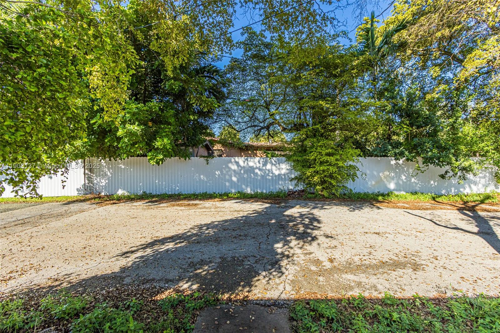   /   sq. ft. $ 2025-10-27 0 Photo