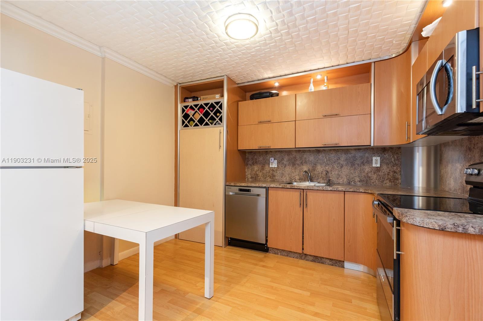 1407 2 / 2 1070 sq. ft. $ 2025-10-27 0 Photo