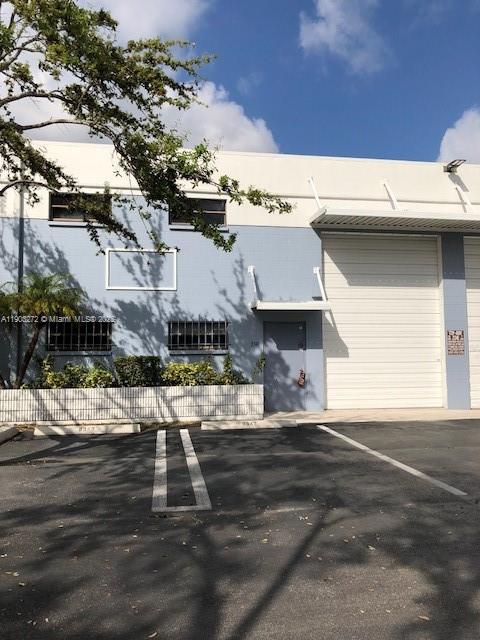 See details 5  /   sq. ft. $ 2025-10-27 0 Photo