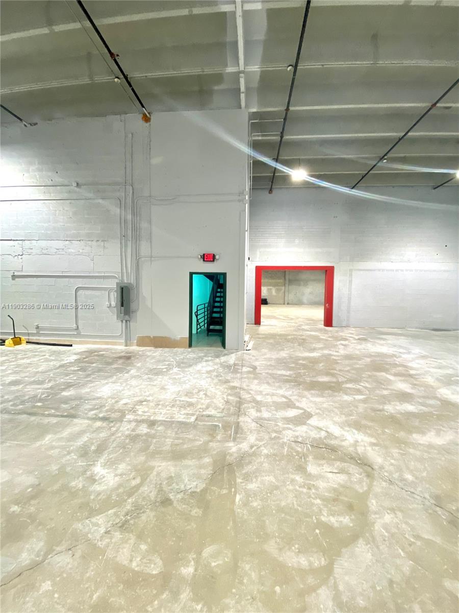 6994  /   sq. ft. $ 2025-10-27 0 Photo