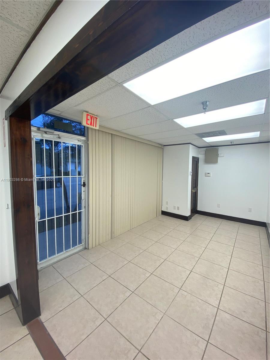 6994  /   sq. ft. $ 2025-10-27 0 Photo