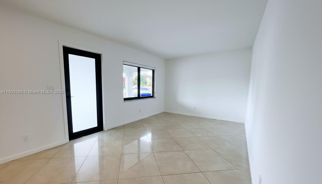 Подробнее   /  2833 кв.футов $ 2025-10-27 0 Фото