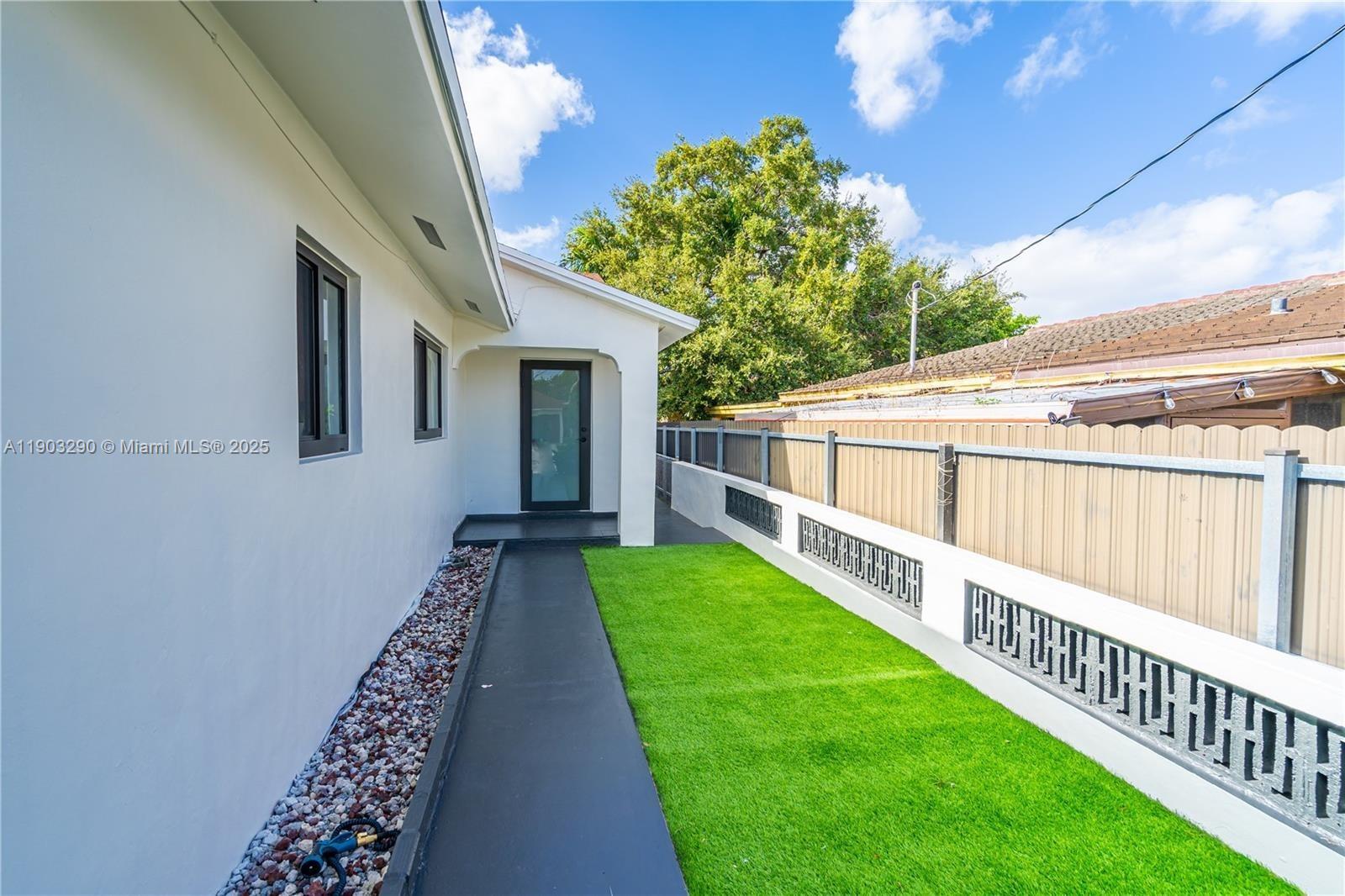 Подробнее   /  2833 кв.футов $ 2025-10-27 0 Фото