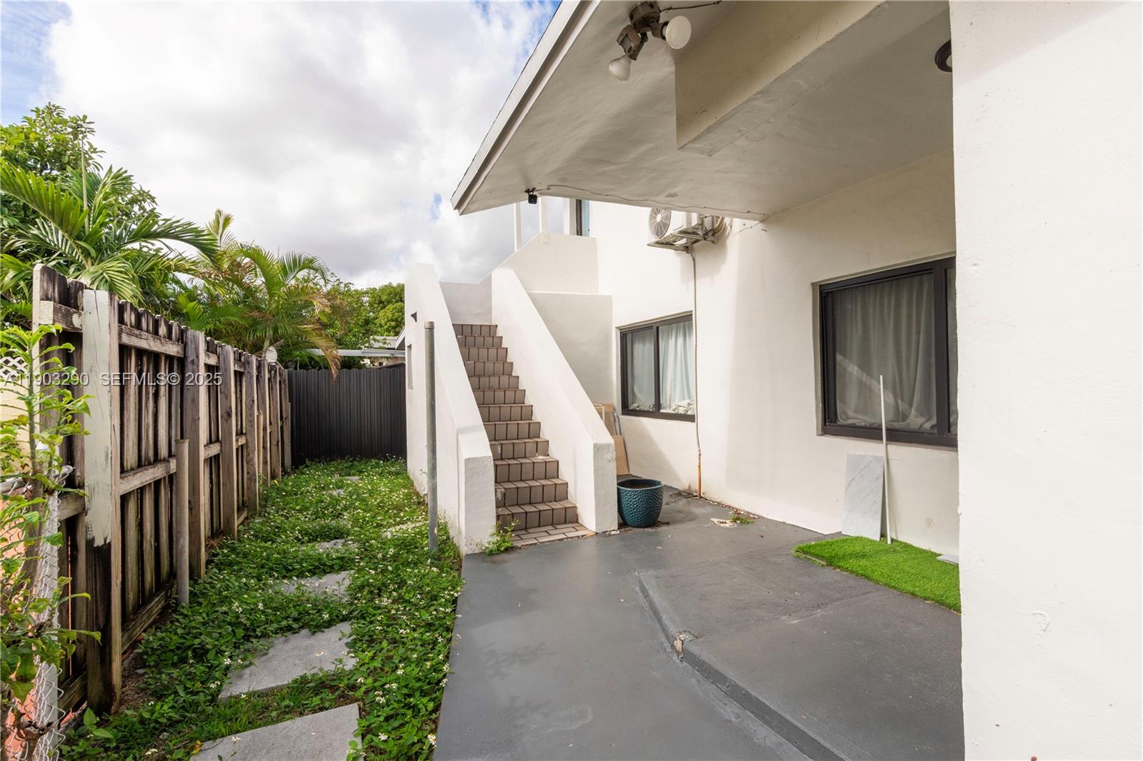   /  2833 кв.футов $ 2025-12-19 0 Фото