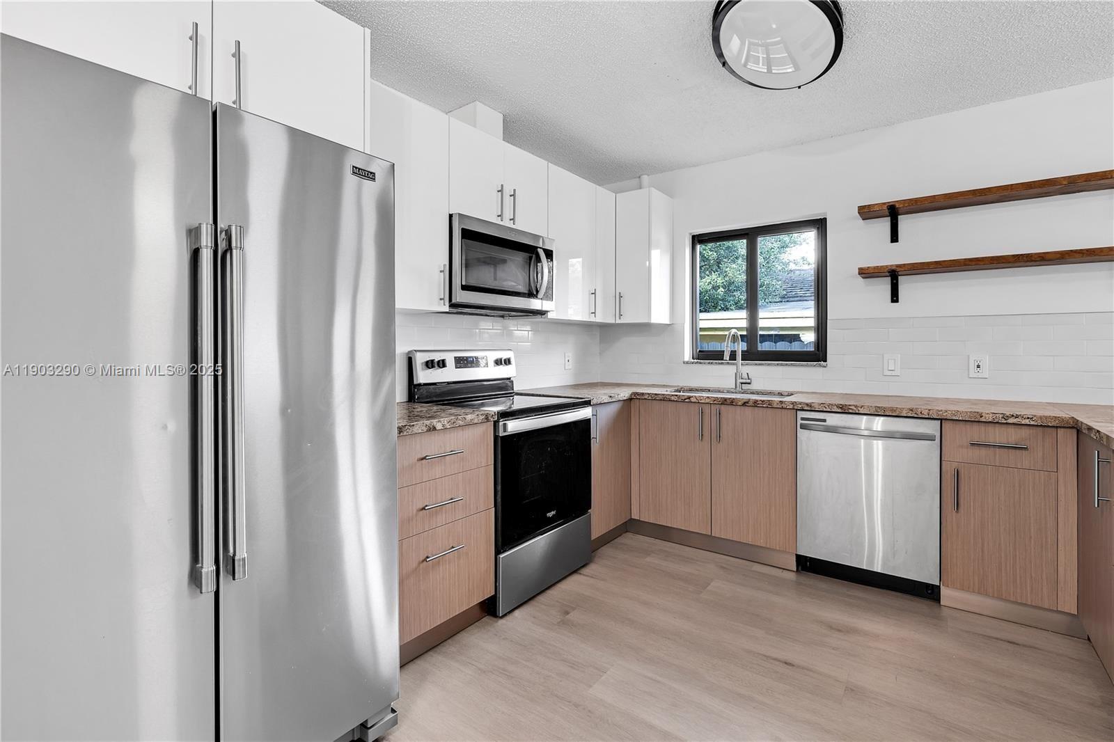 Подробнее   /  2833 кв.футов $ 2025-10-27 0 Фото