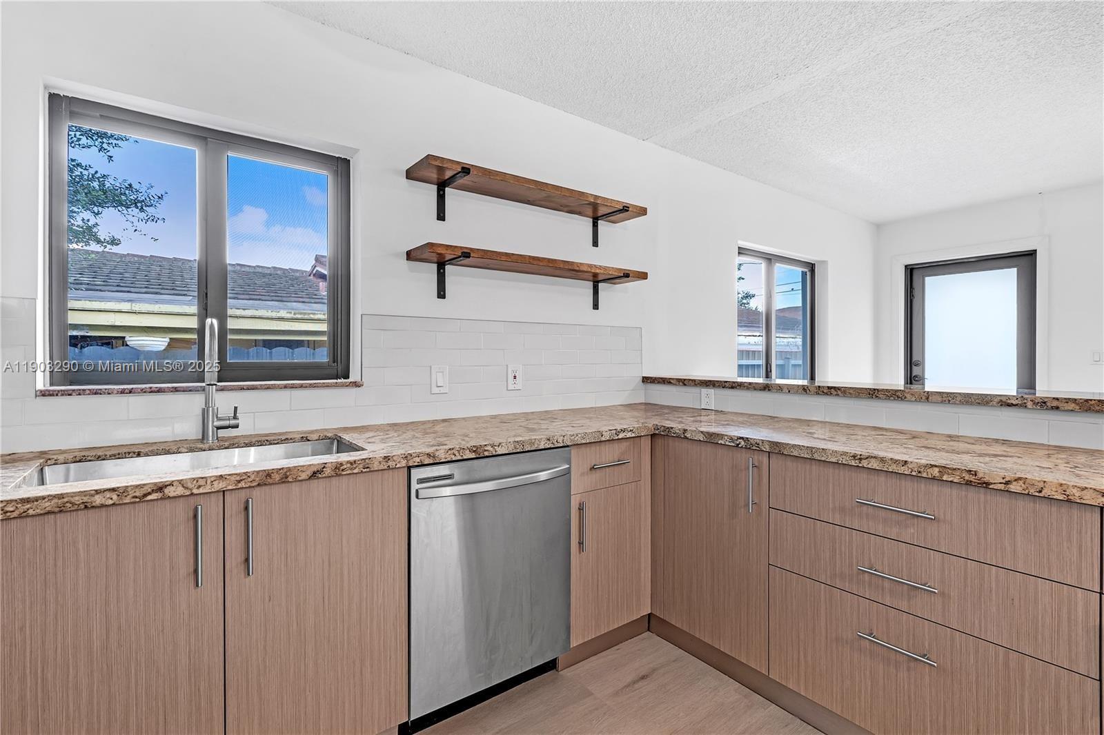 Подробнее   /  2833 кв.футов $ 2025-10-27 0 Фото