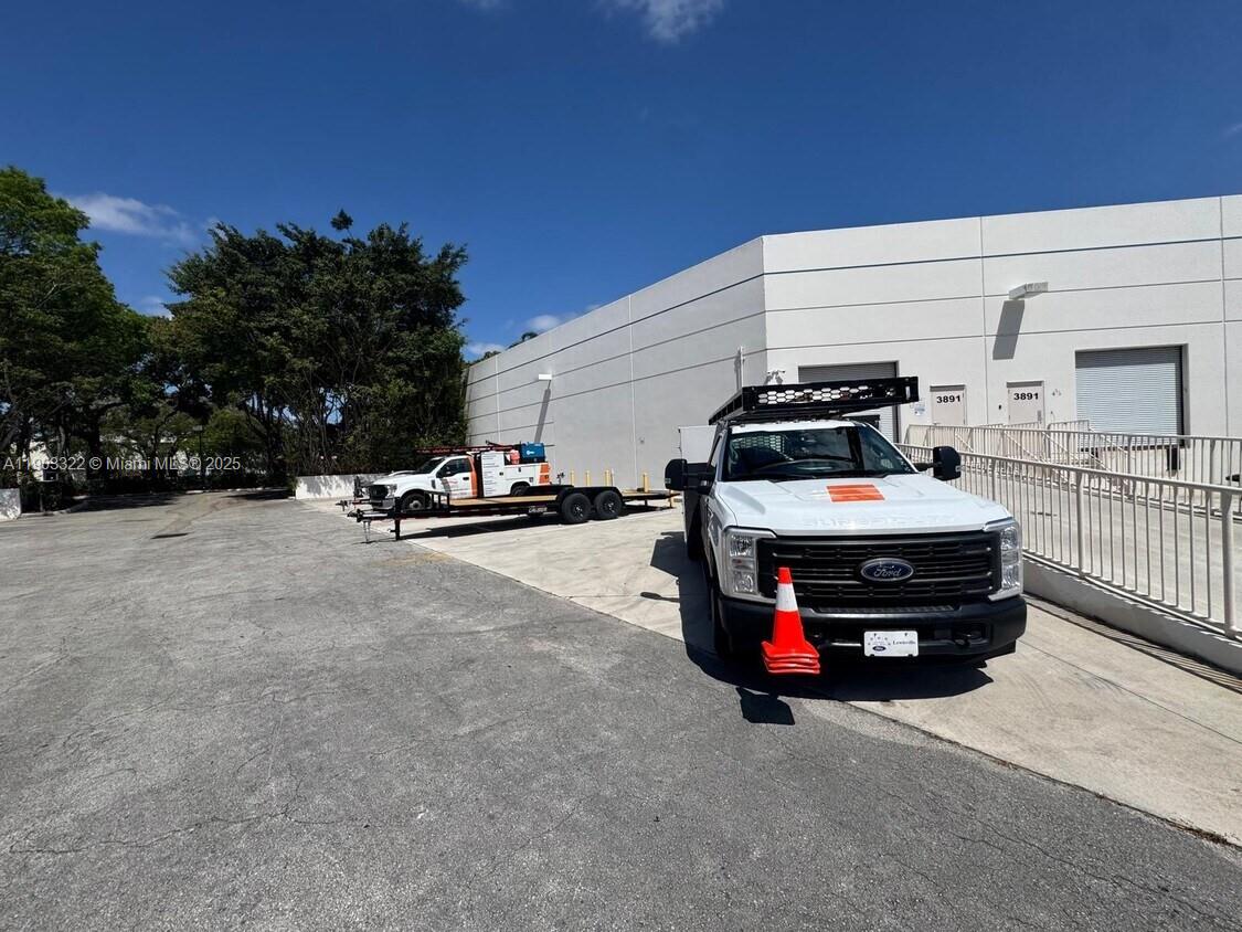 See details   /   sq. ft. $ 2025-10-27 0 Photo