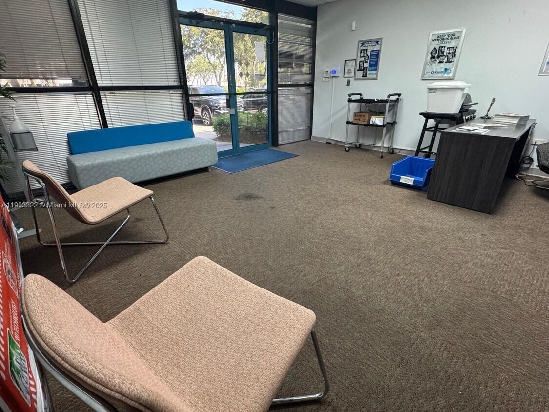 See details   /   sq. ft. $ 2025-10-27 0 Photo