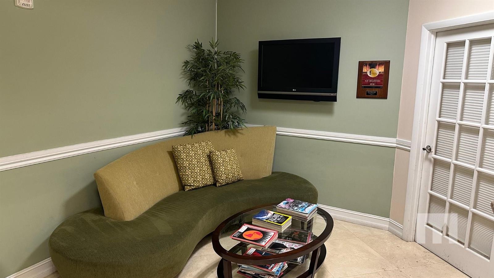 Ver detalles 303 / 0 sq. ft. $ 2026-06-15 0 foto