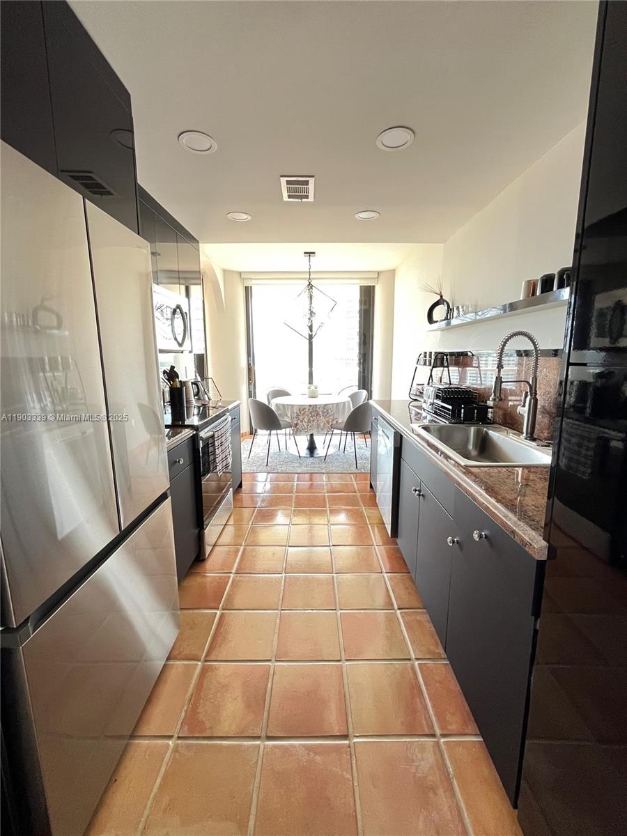 See details 1703 2 / 2 1508 sq. ft. $ 2025-10-27 0 Photo