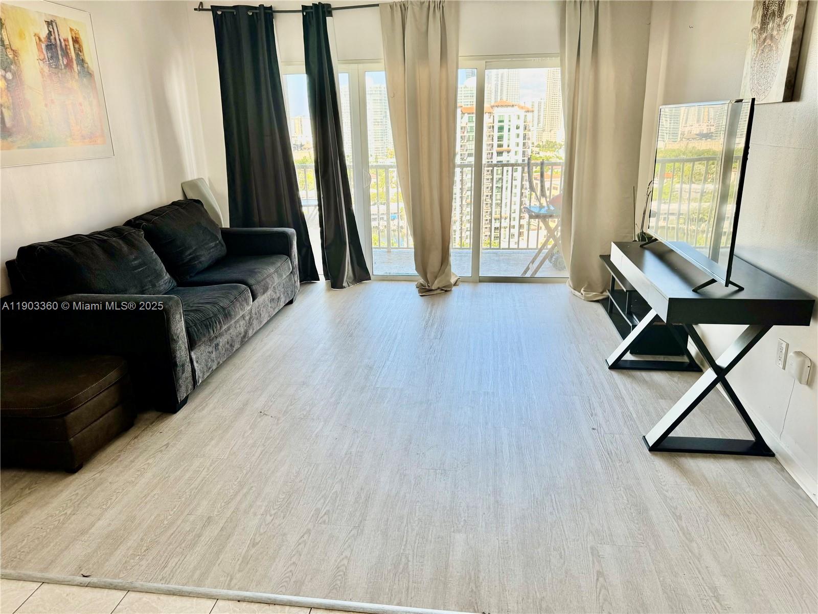 1903 1 / 2 762 sq. ft. $ 2025-10-30 0 Photo