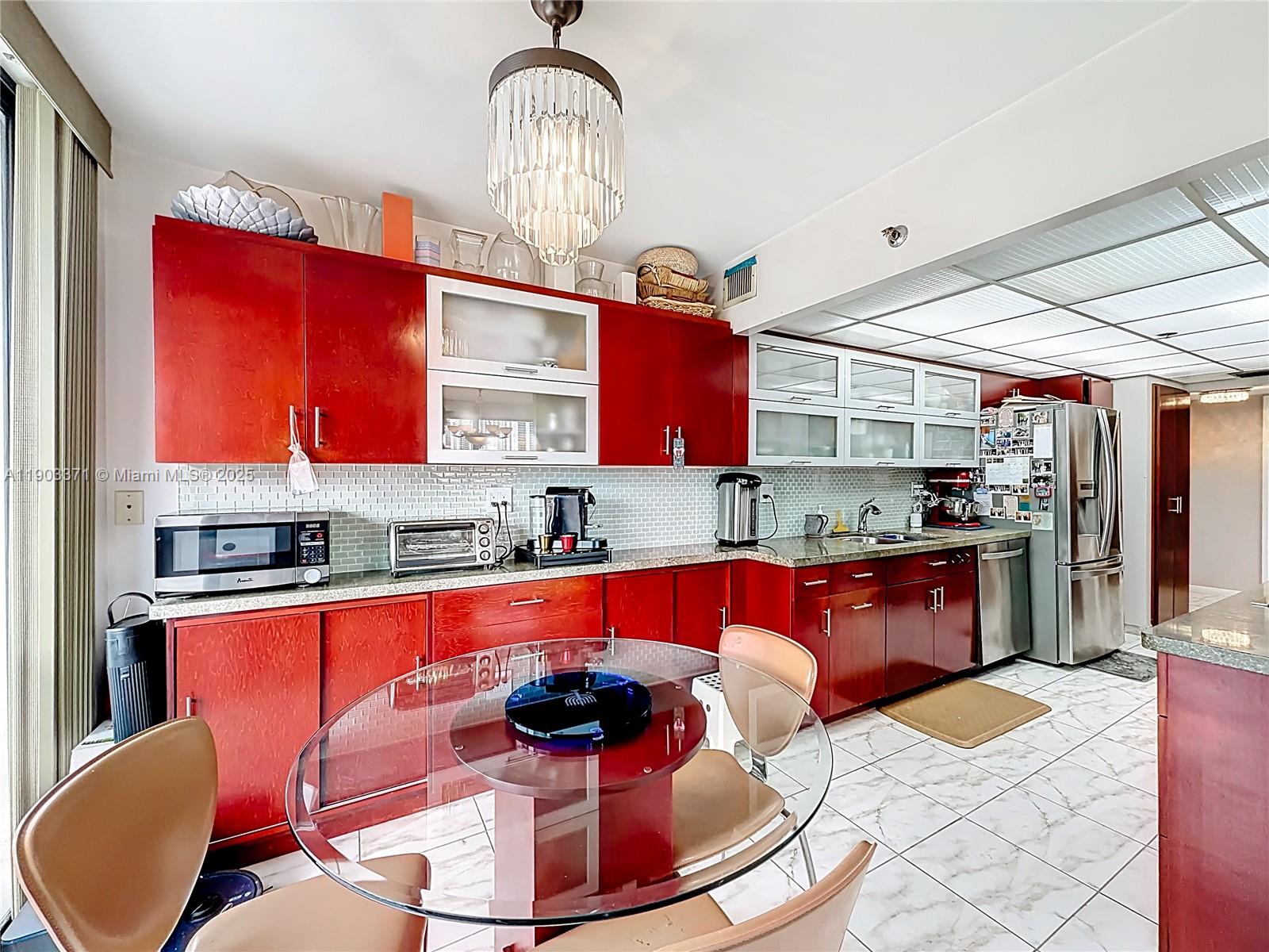 See details 409 3 / 3 2267 sq. ft. $ 2025-10-27 0 Photo