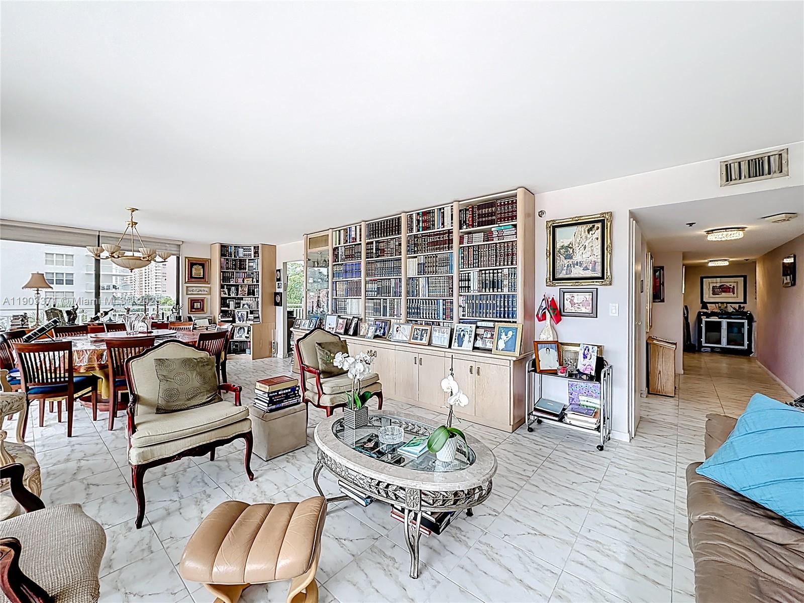 See details 409 3 / 3 2267 sq. ft. $ 2025-10-27 0 Photo