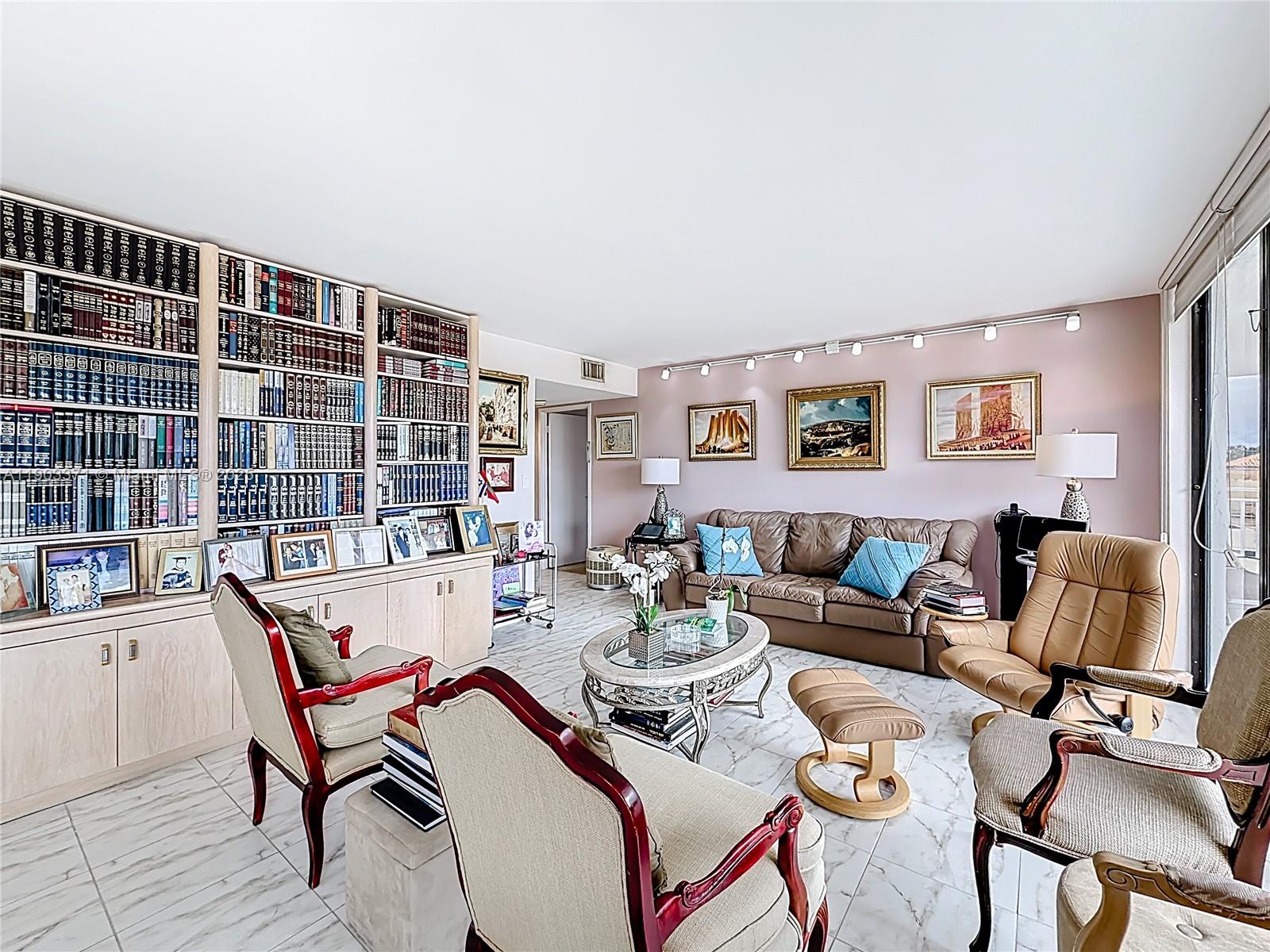 See details 409 3 / 3 2267 sq. ft. $ 2025-10-27 0 Photo