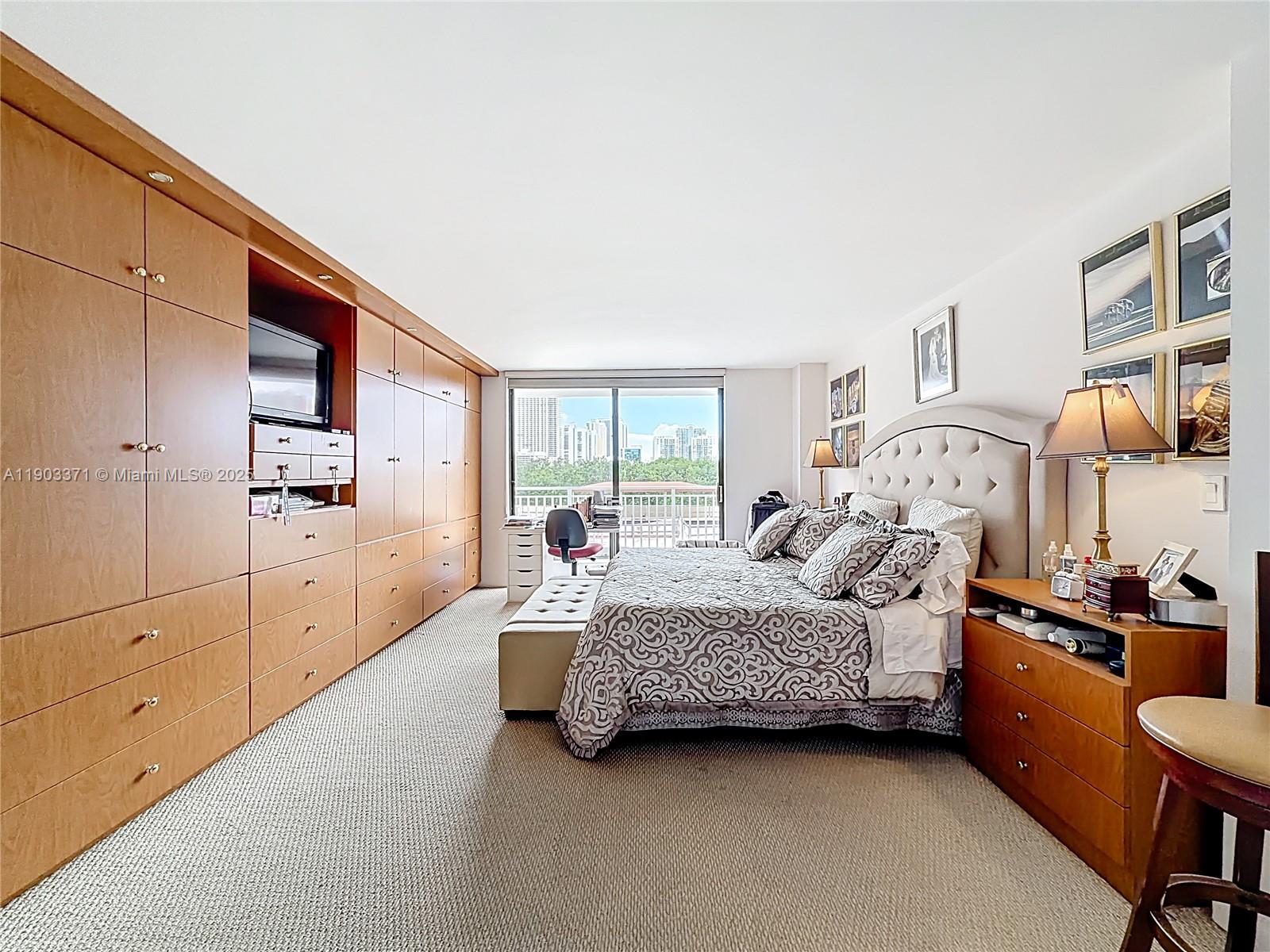 See details 409 3 / 3 2267 sq. ft. $ 2025-10-27 0 Photo