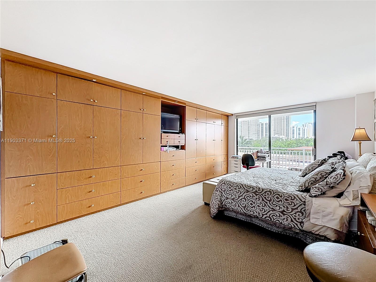 See details 409 3 / 3 2267 sq. ft. $ 2025-10-27 0 Photo